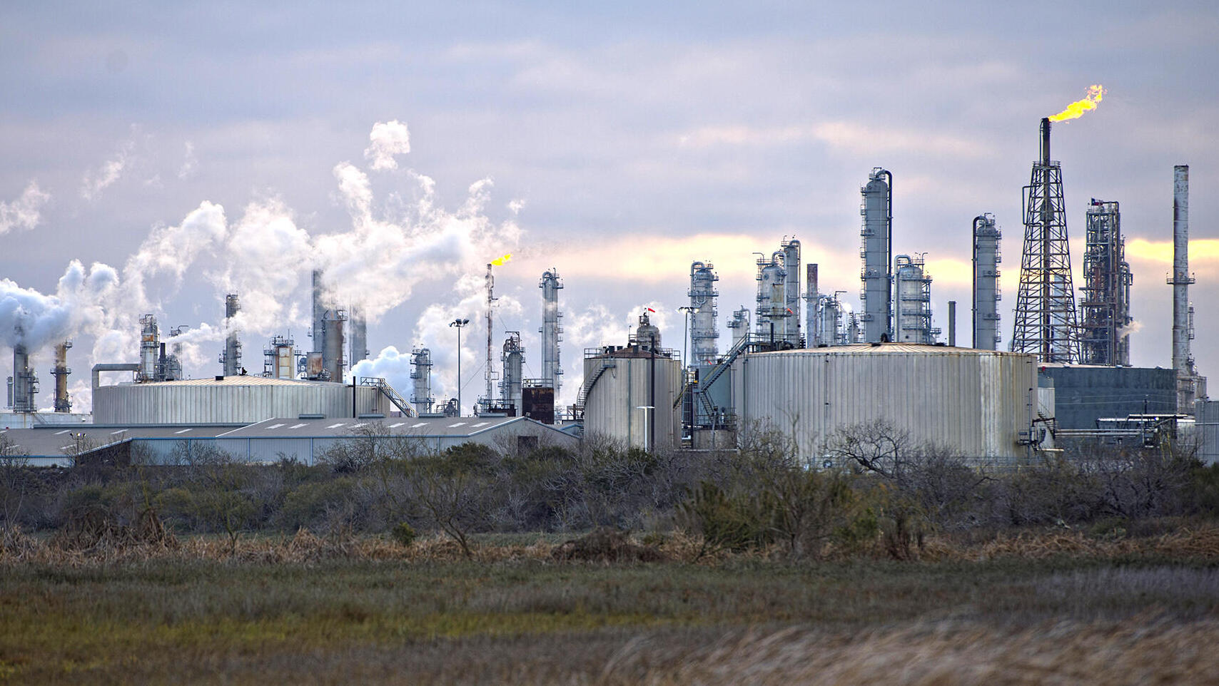 בית זיקוק של חברת ואלרו אנרג'י ב טקסס