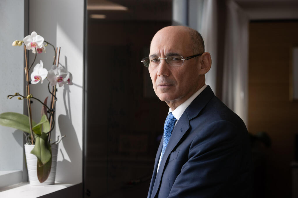 נגיד בנק ישראל פרופ' אמיר ירון. "הצליח להקטין ביקושים" (צילום: אלכס קולומויסקי) נגיד בנק ישראל פרופ' אמיר ירון. "הצליח להקטין ביקושים"