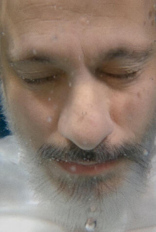 הזמר אביתר בנאי בסרט הדוקו סיכוי להינצל פנאי