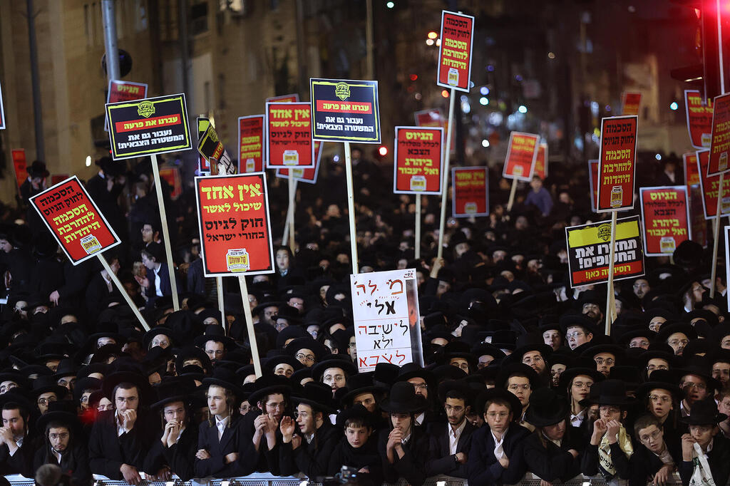 הפגנה עצרת חרדים ירושלים חוק הגיוס פטור מגיוס השתמטות רחוב ירמיהו  עצרת של חרדים נגד חוק הגיוס