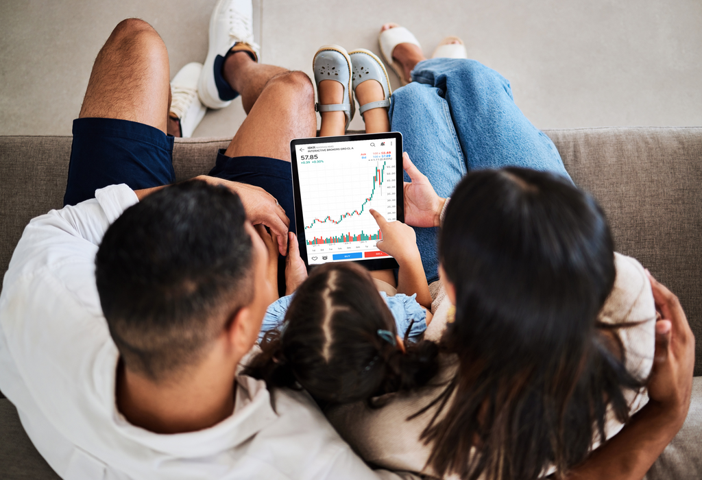 חיסכון לעתיד וחינוך לילדים: השקעה קבועה וחשבון ג'וניור