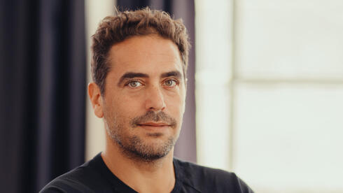 האלגוריתם האנושי: למה דווקא בשיא מהפכת ה-AI, אני מהמר על היזם ולא על הקוד?