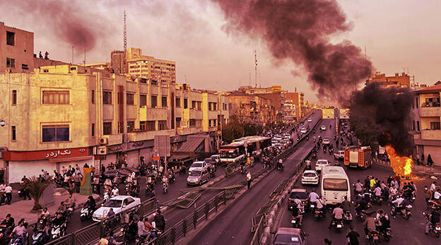 "7 דולר למשפחה? האיראנים רואים בזה לעג לרש"