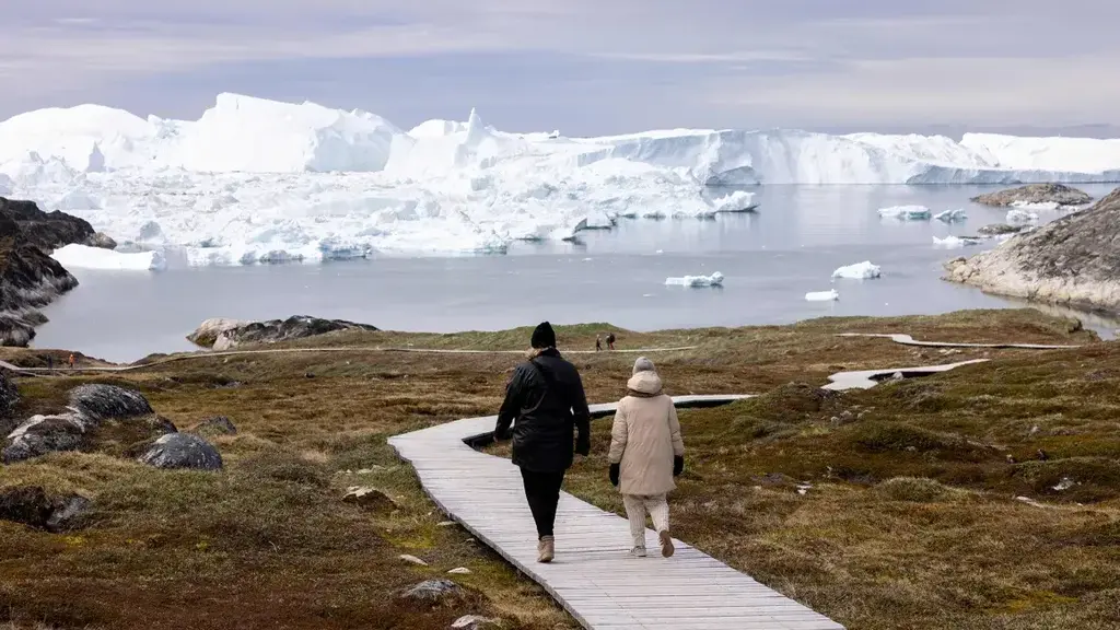 טיילת ב- Ilulissat Icefjord Centre גרינלנד
