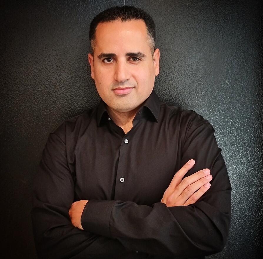 מוטי אזולאי דוקטורנט לניהול החוקר התנהגות צרכנית ושווקים דיגיטליים