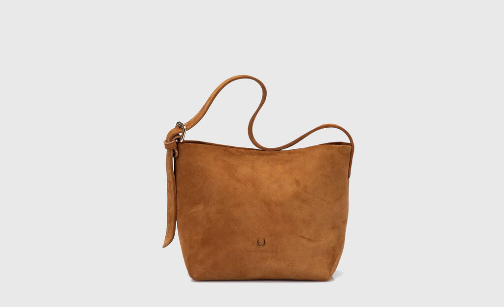 תיק של טולדנו. עבודת יד מוקפדת (צילום: ירון ויינברג) פנאי תיקים של הילה טולדנו למען עמותת נשים