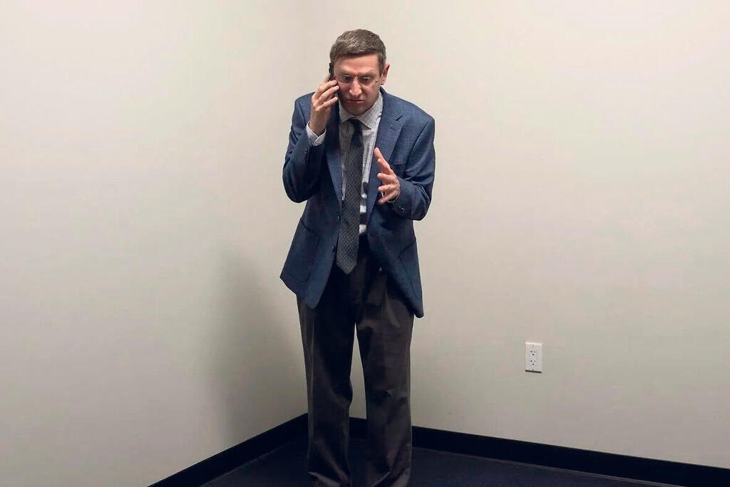 פנאי סדרה חברת הכיסאות