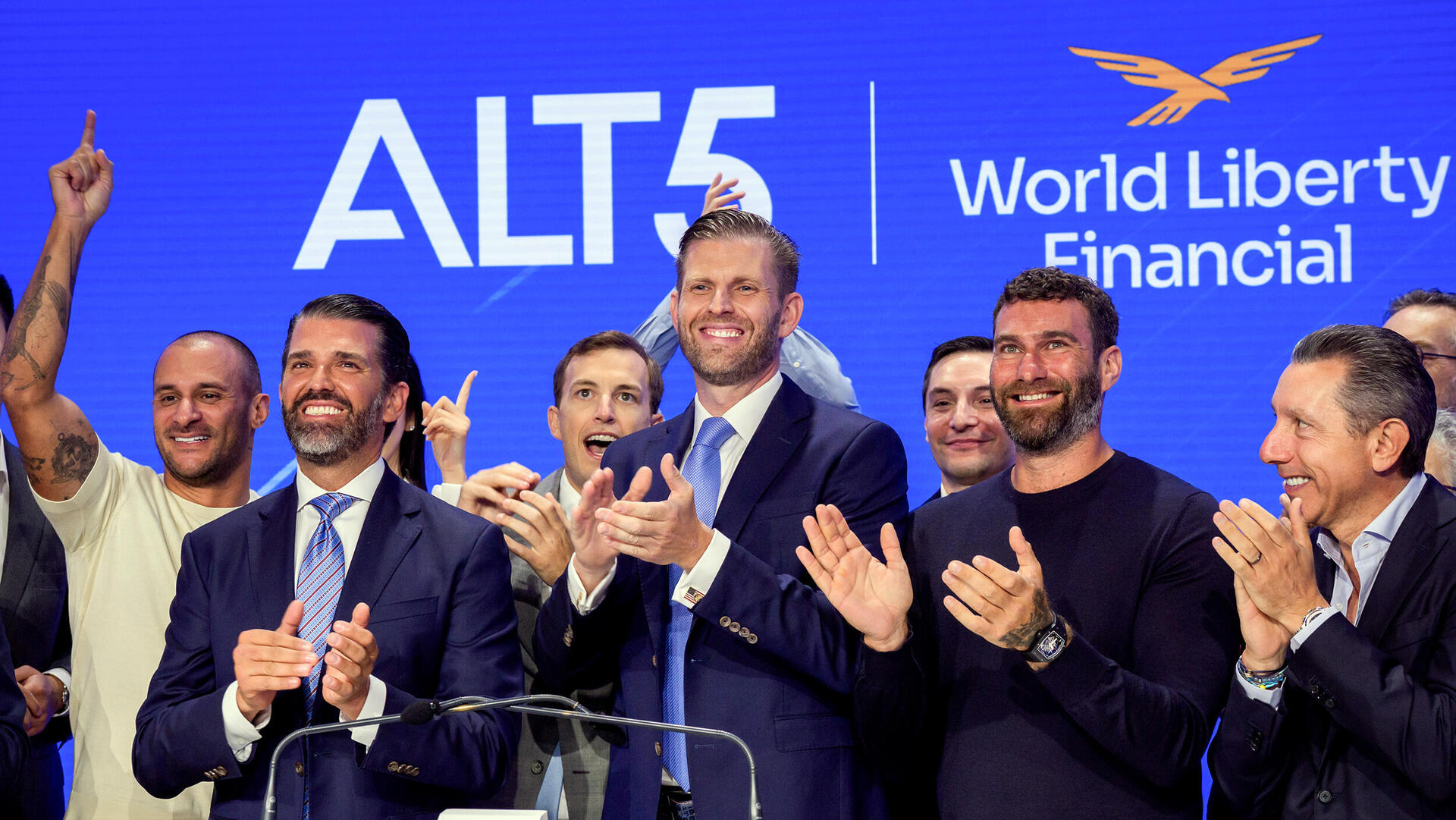 צ'ייס הירו מממייסדי WLF, דונלד טראמפ ג'וניור , זאק ויטקוף ו אריק טראמפ