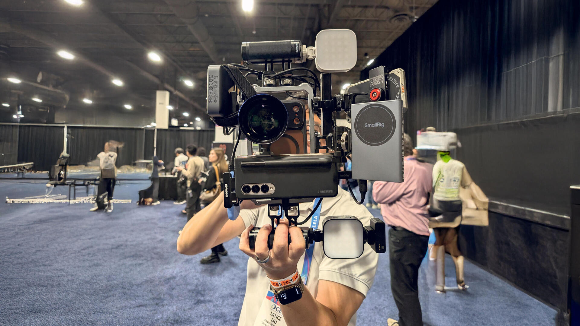 תערוכת CES 2026 יוצר תוכן עצמאי מצויד ב סטודיו נייד תמונת רוחב