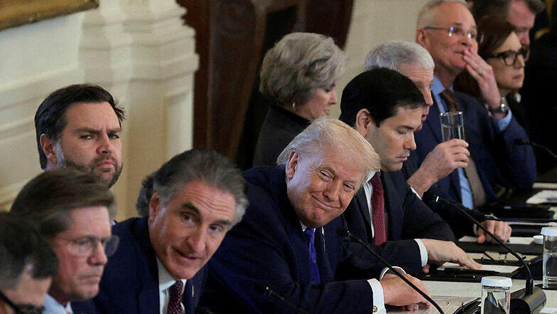 נשיא ארה"ב דונלד טראמפ 2 בפגישה עם ראשי תעשיית הנפט 9.1.26 בבית הלבן בעקבות התקיפה בוונצואלה נפט