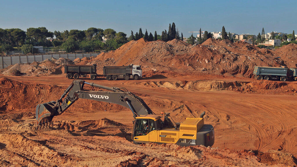 עבודות תשתית באתר בנייה (צילום: אוראל כהן) עבודות תשתית אתר בנייה