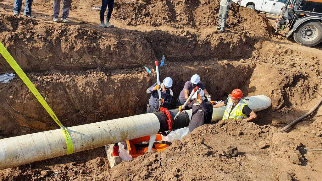 עבודות אחזקה בצינור של קצא"א