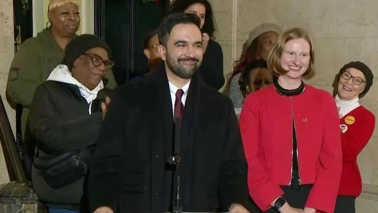 זהראן ממדאני ראש עיריית ניו יורק במסיבת עיתונאים