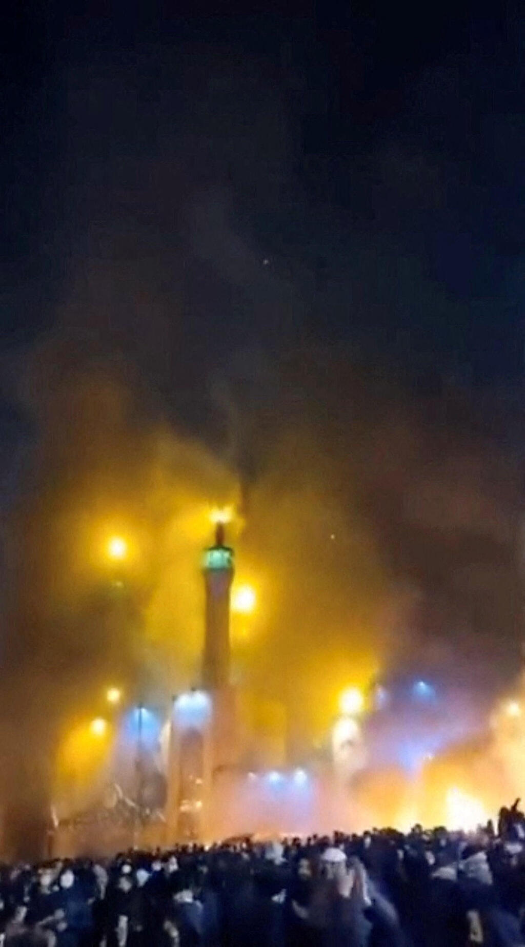 הפגנות נגד המשטר מסגד בוער ב טהראן איראן