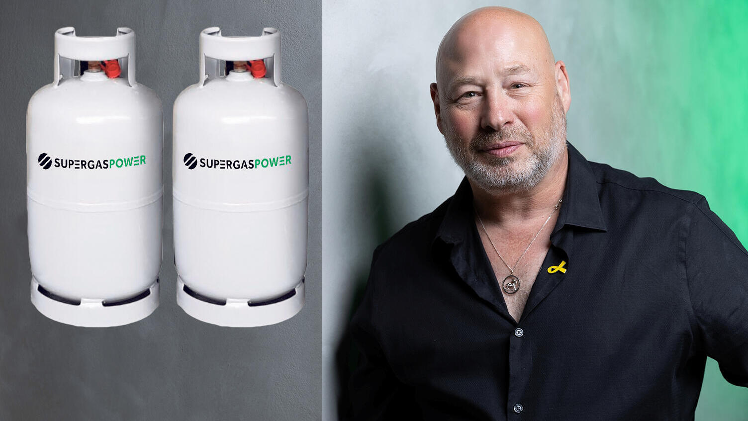 דניאל ספיר מנכ”ל סופרגז פאוור לצד בלוני גז של סופרגז פאוור