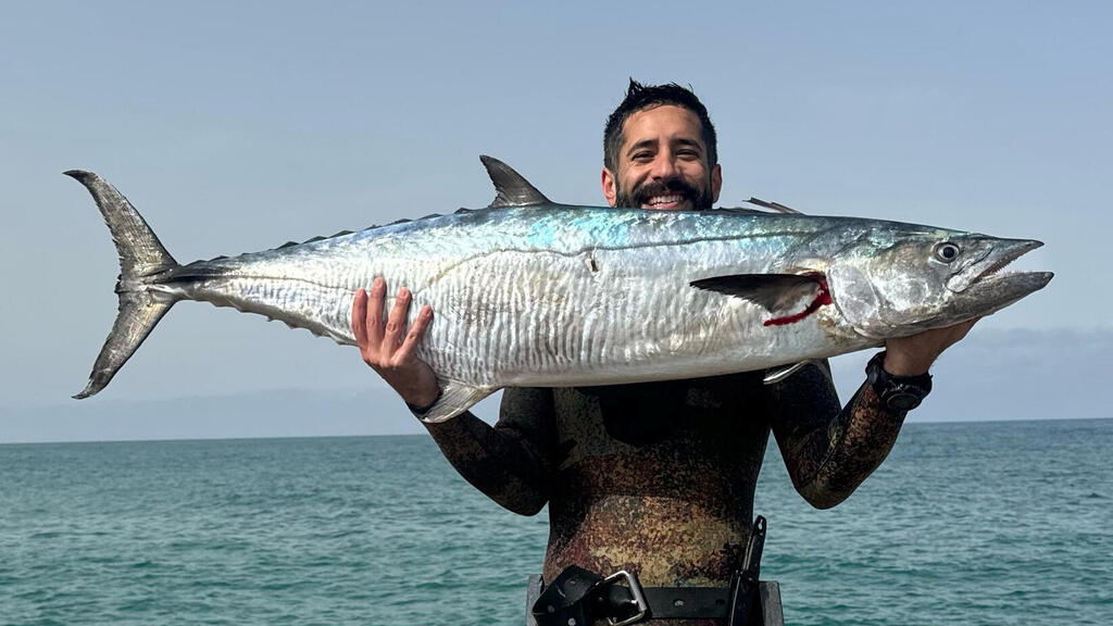 סגל עם פלמידה ענקית שתפס. "זה לא מכבד ולא כלכלי לא להשתמש בכל הדג" אלון סגל סדנאות והרצאות על דגים פנאי
