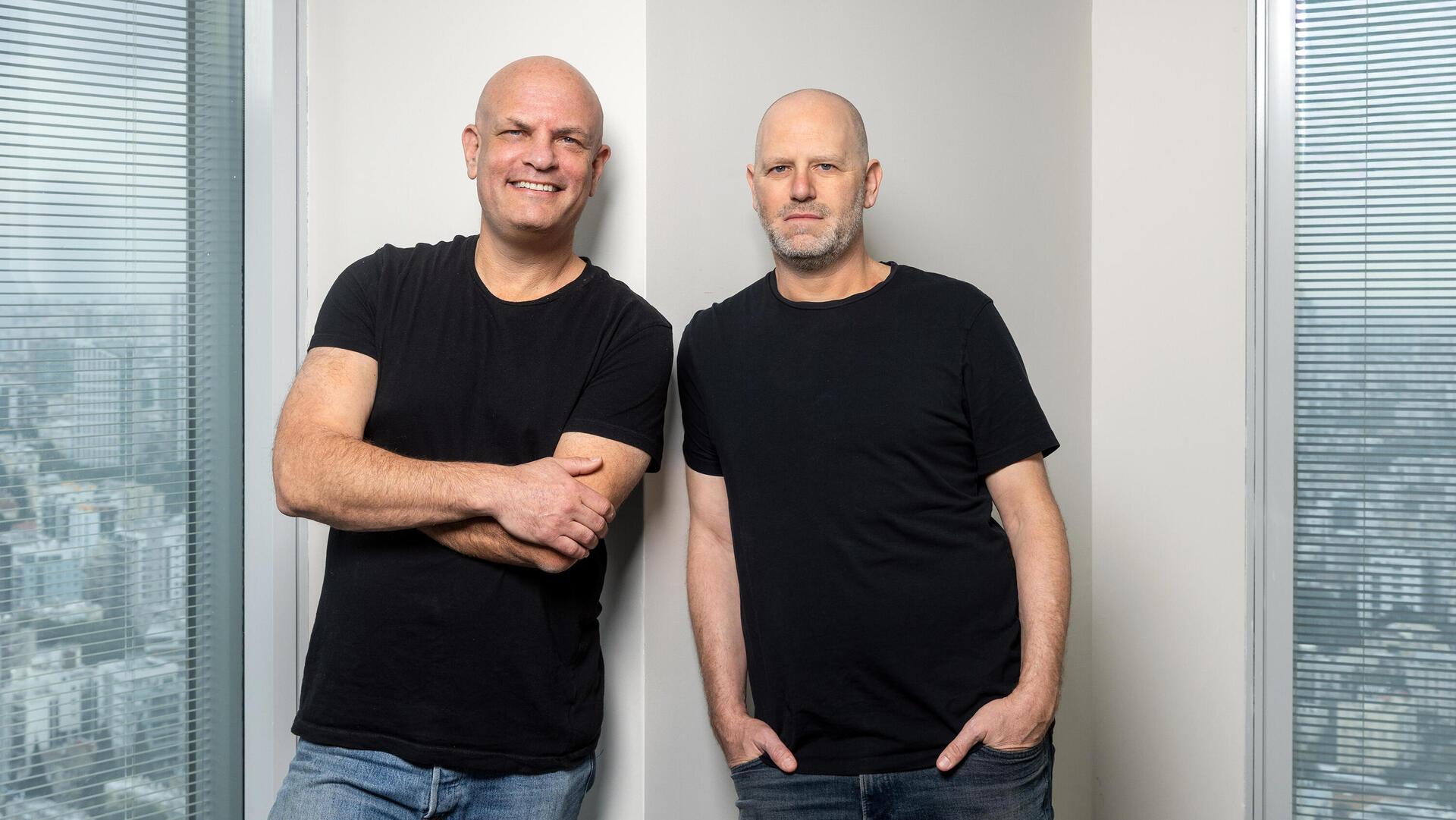 מימין ארז מוסקוביץ' מייסד Tasq AI ונשיא החברה הממוזגת ו יואב זיו מנכ"ל החברה הממוזגת