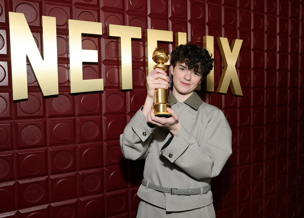 כוכב "התבגרות" אוון קופר. השנה של נטפליקס בגלובוס (צילום: AP) פנאי גלובוס הזהב 2026 זוכים אוון קופר התבגרות