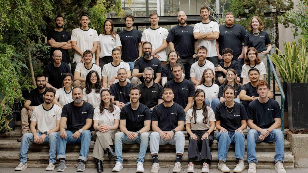 עובדי Converge Bio. החברה מפתחת פלטפורמת בינה מלאכותית לגילוי ופיתוח תרופות (צילום: עומר הכהן) Converge Bio מפתחת פלטפורמת בינה מלאכותית לגילוי ופיתוח תרופות