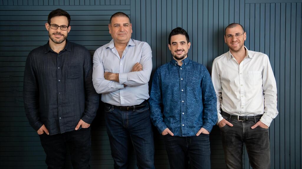 מייסדי אליס. מימין יפתח אור CTO, אלון פורת Chief Customer Officer, אייל דייקן President ונועם שוורץ ה-CEO (צילום: Eduardo Feldman) מייסדי אליס מייסדי אליס - מימין יפתח אור CTO, אלון פורת Chief Customer Officer , אייל דייקן President , נועם שוורץ CEO
