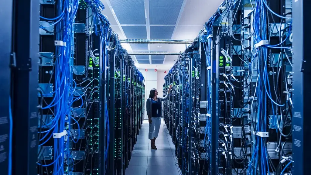 דאטה סנטר. "אחד מאזורי הזמינות שלנו נפגע על ידי חפצים" (צילום: Erik Isakson / Getty) דאטה סנטר בארה"ב