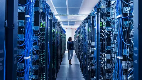 צילום: Erik Isakson / Getty פגיעה בדאטה-סנטר של אמזון באיחוד האמירויות שיבשה את שירותי הענן