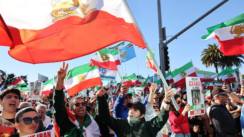 ישראל פרצה לאפליקציית תפילה איראנית: מסרים למיליונים | כלכליסט