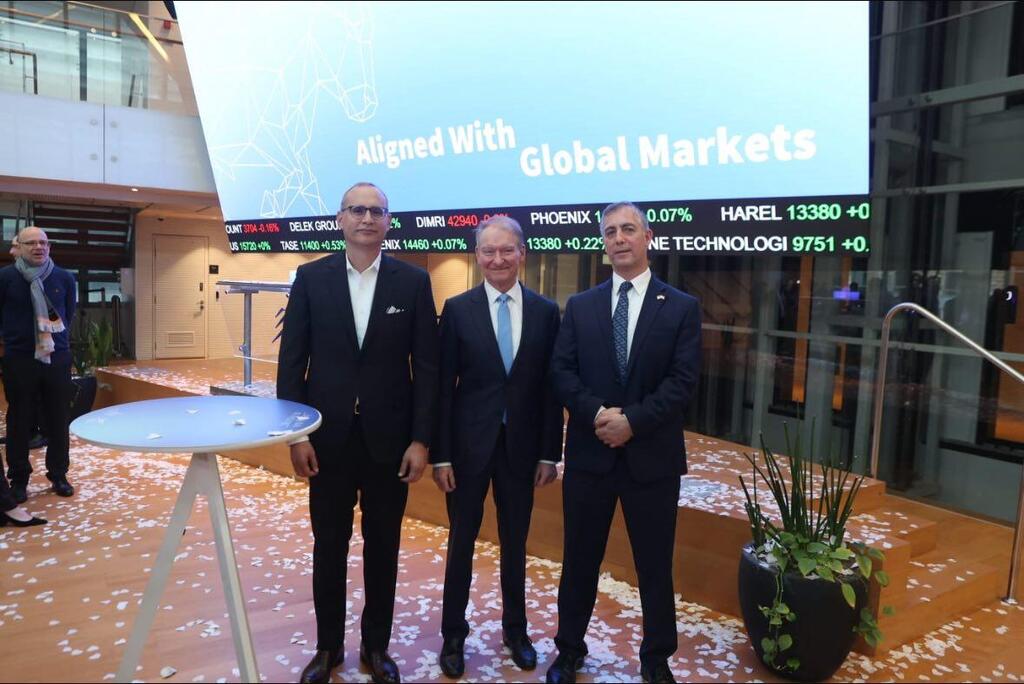 מימין: ספי זינגר יו"ר רשות ניירות ערך , יו"ר ה-SEC פול אטקינס , איתי בן זאב מנכ"ל הבורסה בת"א בביקור של אטקינס בבורסה בתל אביב 16.1.25