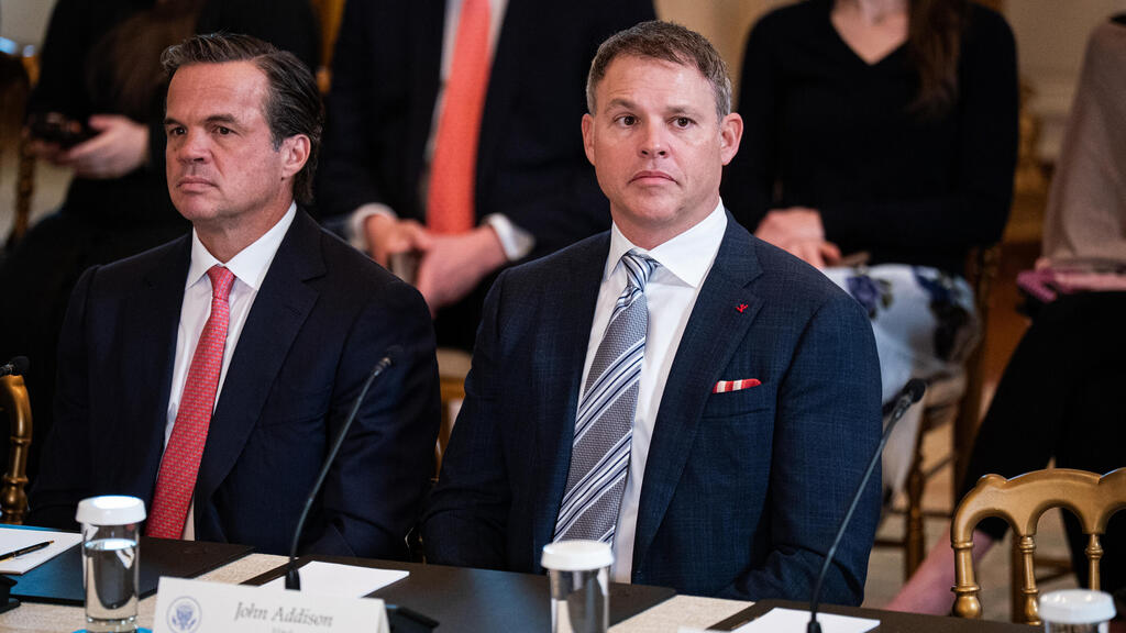 ג'ון אדיסון בכיר בחברה ה נפט ויטול בפגישה של ראשי חברות הנפט עם טראמפ בבית הלבן 9.1.26