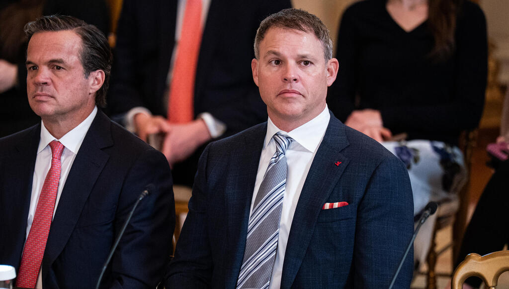 ג'ון אדיסון בכיר בחברה ה נפט ויטול בפגישה של ראשי חברות הנפט עם טראמפ בבית הלבן 9.1.26