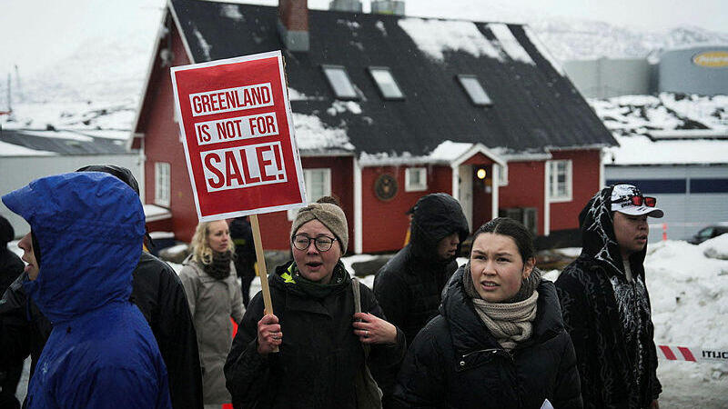 הפגנה בנואוק, גרינלנד, נגד ארה"ב בסוף השבוע (צילום: Alessandro RAMPAZZO / AFP) הפגנה ב נואוק גרינלנד 3 נגד כוונת ארה"ב ו דונלד טראמפ להשתלט על גרינלנד 17.1.26