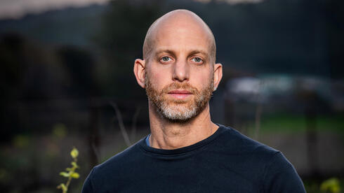 "אני מקשיב לענב ולא לאגו": היקב החדש שמייצר יין מצוין - וגם מסייע ללוחמים