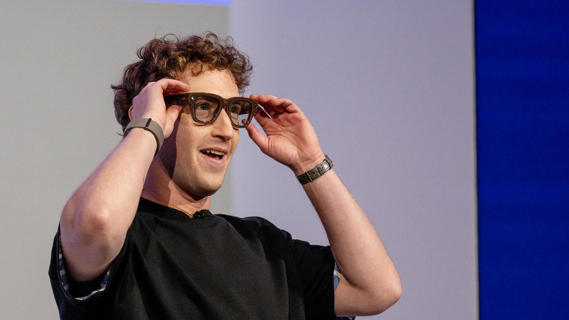 מארק צוקרברג מנכל מטא משקפיי Meta-Ray-Ban