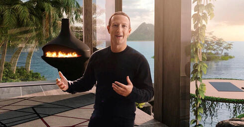 Mark Zuckerberg presenting the Metaverse. 