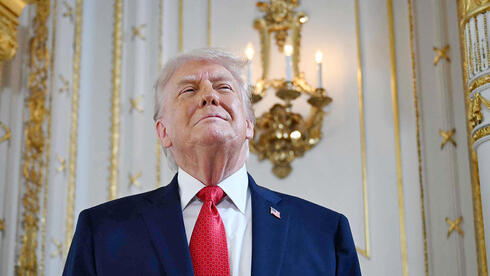 טראמפ מאיים במכסים של 200% על יינות צרפתיים, אם מקרון לא יצטרף למועצת השלום