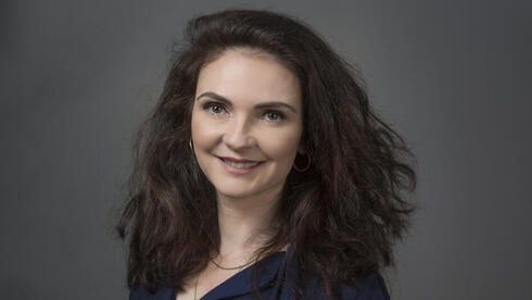 הדרקון הסיני ממציא את עצמו מחדש