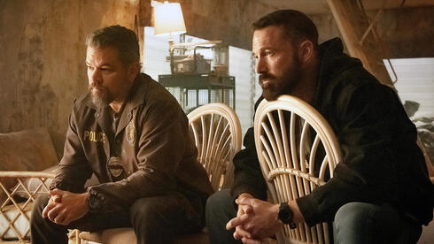 "The Rip", של נטפליקס: יותר קליעים מעלילה, אבל זה עובד