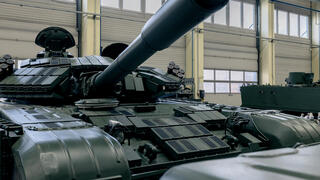 טנק במפעל של חברת הנשק והתחמושת הצ’כית Czechoslovak Group  - CSG  בשטרנברק ב צ'כיה