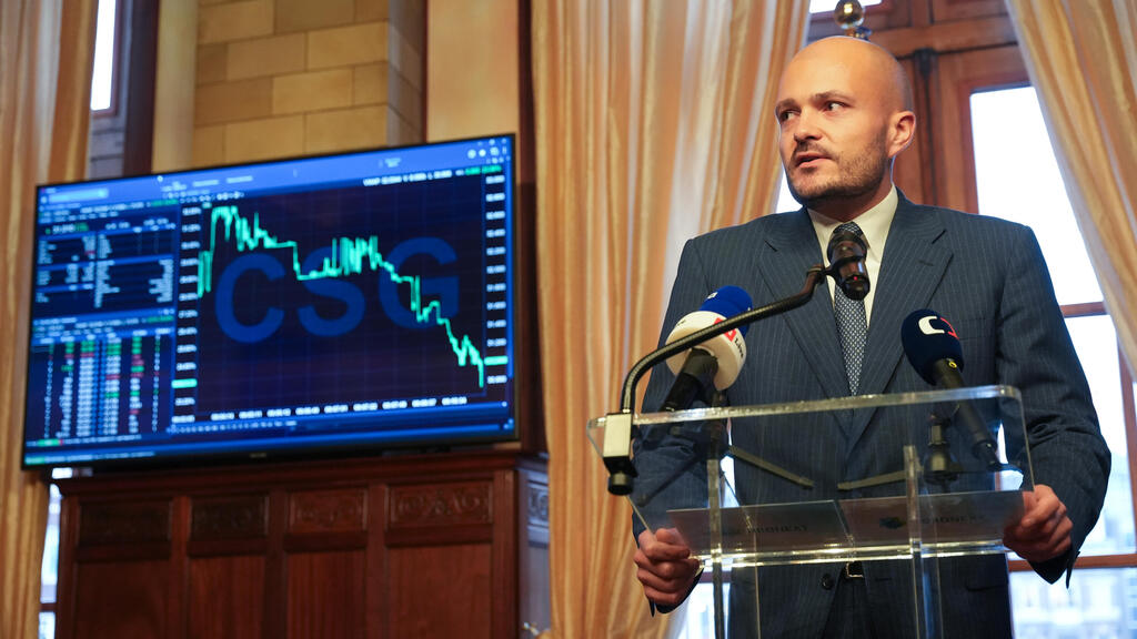 מיכאל סטרננק יו"ר חברת הנשק והתחמושת הצ’כית Czechoslovak Group - CSG ב בורסה ב אמסטרדם 23.1.26 החברה הונפקה (צילום: בלומברג) מיכאל סטרננק יו"ר חברת הנשק והתחמושת הצ’כית Czechoslovak Group - CSG ב בורסה ב אמסטרדם 23.1.26 החברה הונפקה