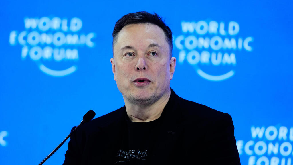 אלון מאסק. "אף אחת מקביעות אלו לא שקולה להתנהלות לא-חוקית ב-OpenAI" (צילום: AP Photo/Markus Schreiber) אלון מאסק הפורום הכלכלי העולמי ב דאבוס 22.1.26