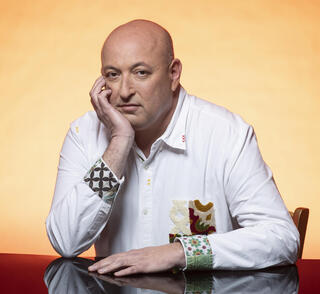 גרוטו. " WHO בכלל לא מחליט על רישום תרופות, אז הטענה שהוא מושחת או מונע מאינטרסים של חברות תרופות מגיעה מאנשים שלא מכירים את העבודה בשטח"