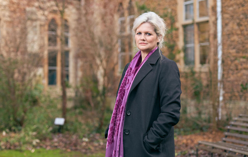 מונקטון־סמית. "הבת שלי היתה במערכת יחסים מסוכנת, ויצאה רק בשלב השישי" (צילום: "Gareth Iwan Jones for "The Observer) מונקטון־סמית. "הבת שלי היתה במערכת יחסים מסוכנת, ויצאה רק בשלב השישי"