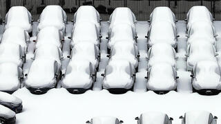 פוטו סופת שלג ארה"ב מכוניות מכוסות בשלד ברוקלין 