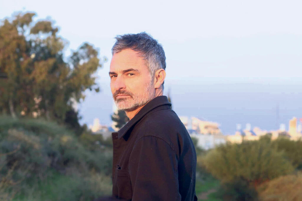 כהן. קרנבליות ומחווה לדיוויד בואי (צילום: לירון כהן) פנאי מאור כהן עטיפת האלבום החדש