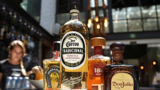 מותגי טקילה בבר - חוזה קוארבו, דון חוליו, 1800, הראדורה