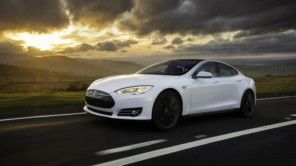 טסלה S (צילום: יצרן) טסלה S