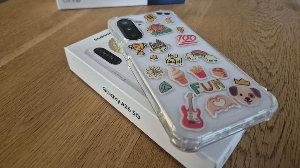 הצעת הגשה לקישוט המכשיר (צילום: איתי שמושקוביץ) סמסונג גלקסי A26