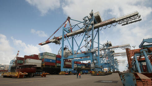 צילום: אלעד גרשגורן הדולר צולל והתעשיינים אורזים מזוודות: הייצור הישראלי בחו"ל זינק ב-50% ברבעון אחד