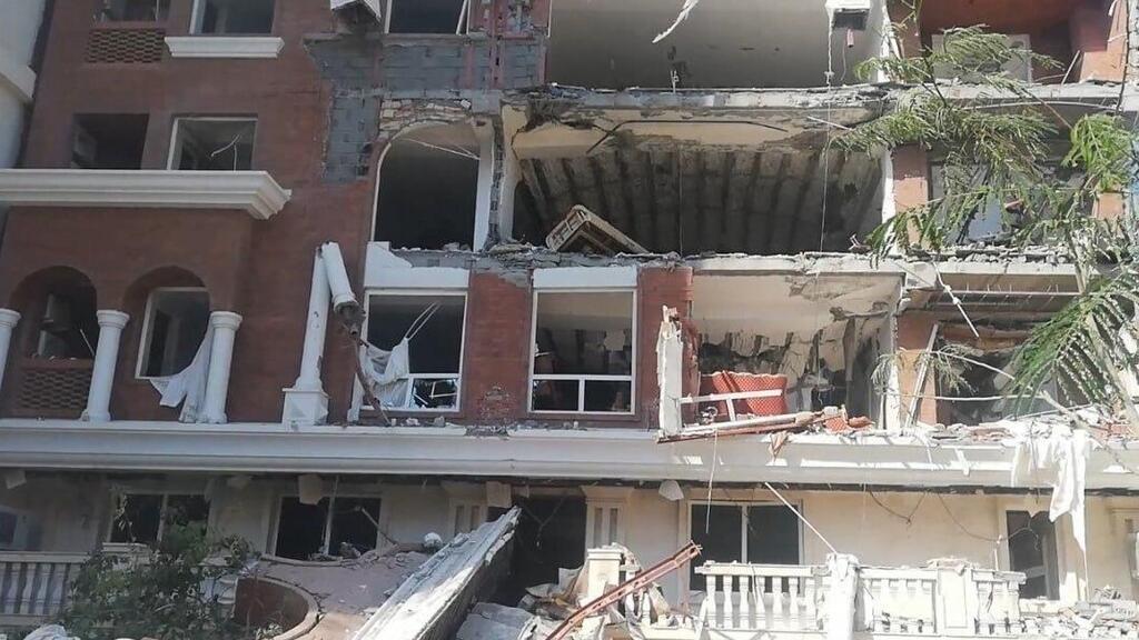 זירת פיצוץ נזק ב בניין עיר נמל בנדר עבאס איראן