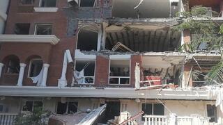 זירת פיצוץ נזק ב בניין עיר נמל בנדר עבאס איראן